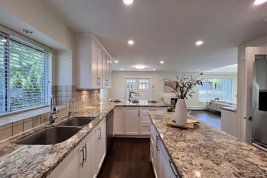 2508 W 34th Avenue Vancouver, BC - 11