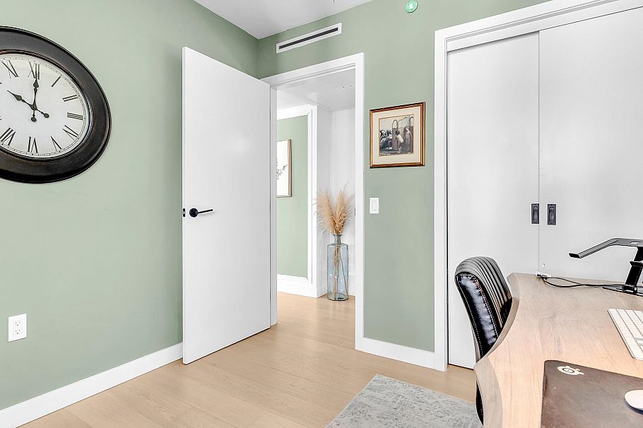 605 1180 Broughton Street Vancouver, BC - 4