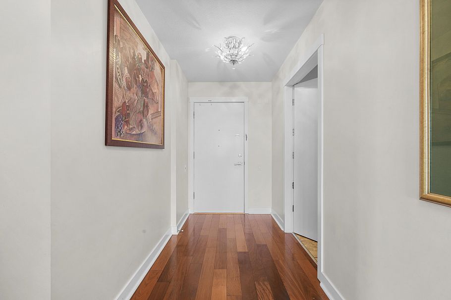 403 121 W 16th Street North Vancouver, BC - 28