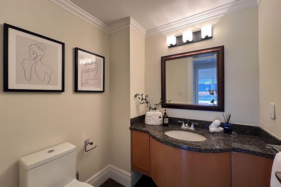 2508 W 34th Avenue Vancouver, BC - 18