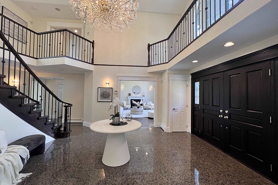 2508 W 34th Avenue Vancouver, BC - 3