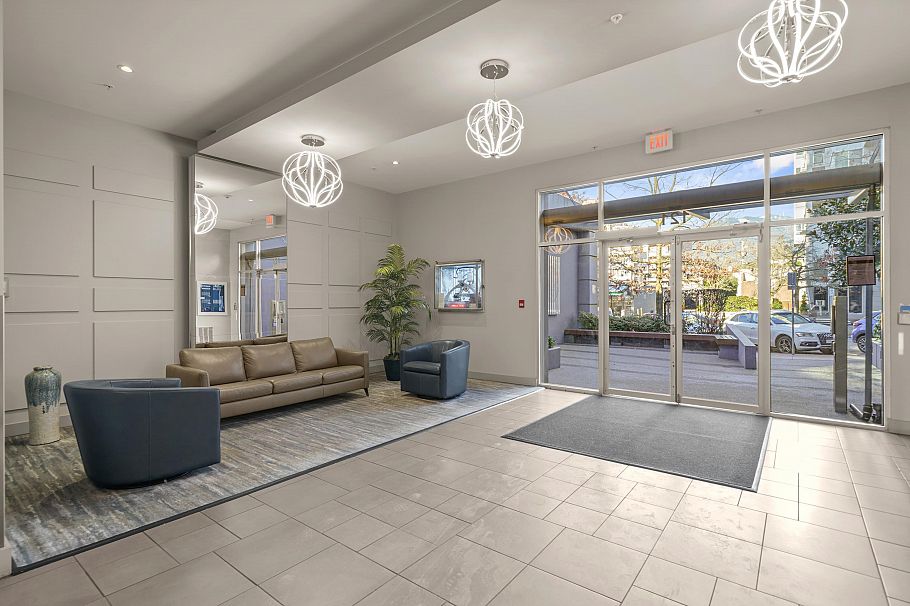 403 121 W 16th Street North Vancouver, BC - 34