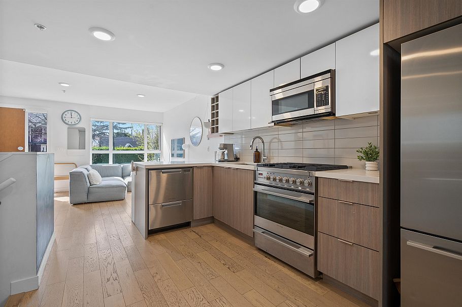 355 E 16th Avenue Vancouver, BC - 13