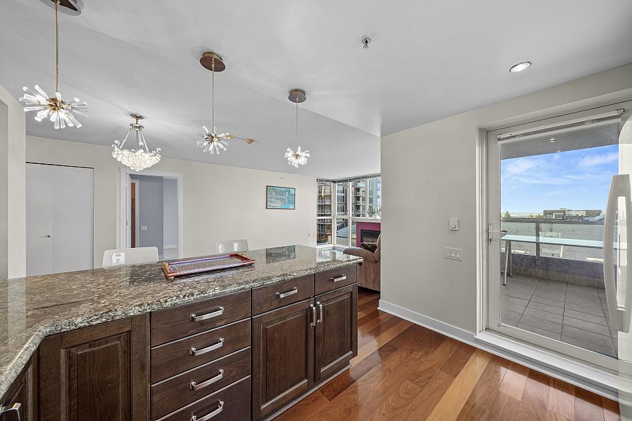 403 121 W 16th Street North Vancouver, BC - 15