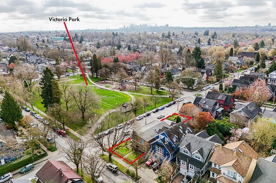 1415 Salsbury Drive Vancouver, BC - 21