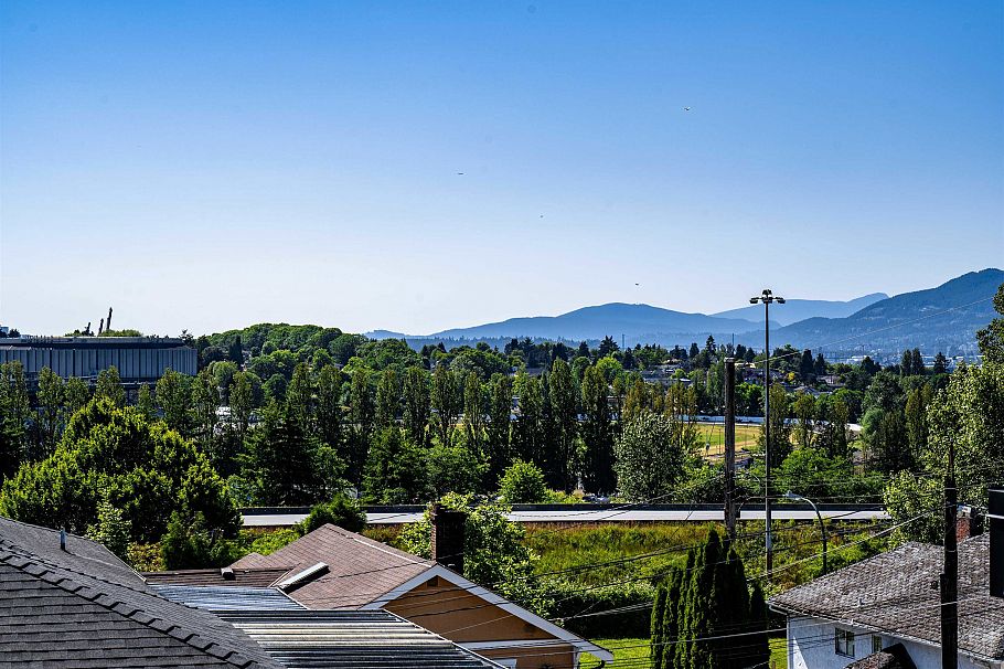 3439 Dundas Street Vancouver, BC - 2