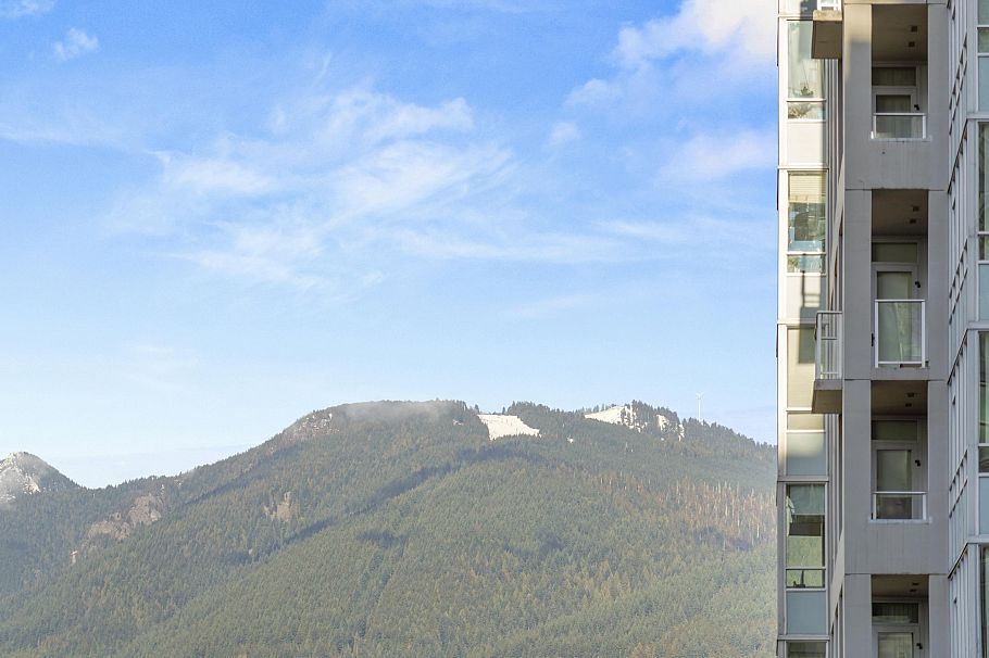 403 121 W 16th Street North Vancouver, BC - 16