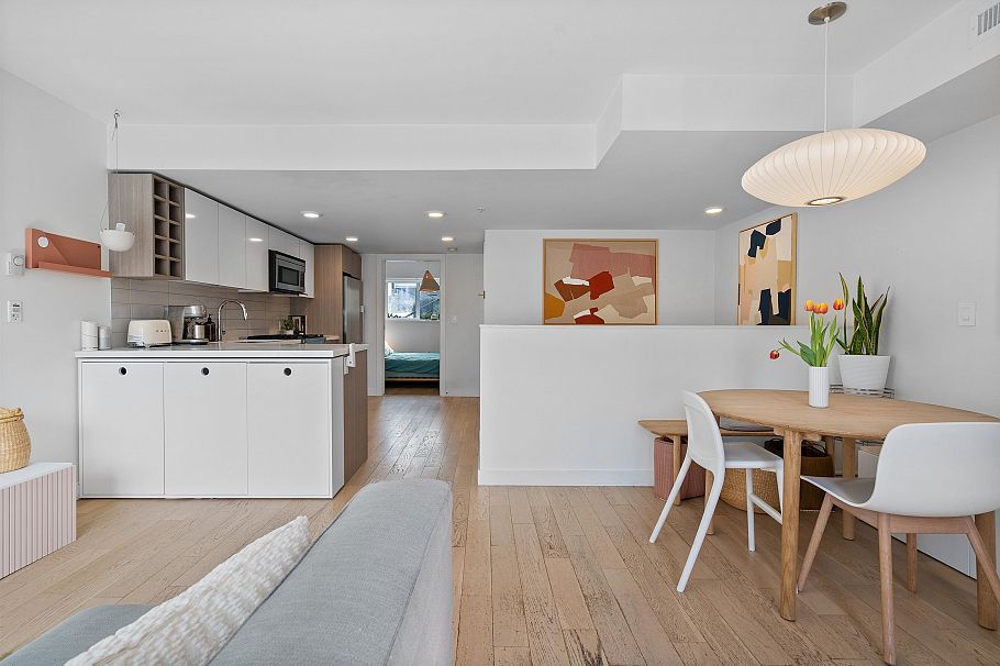 355 E 16th Avenue Vancouver, BC - 4