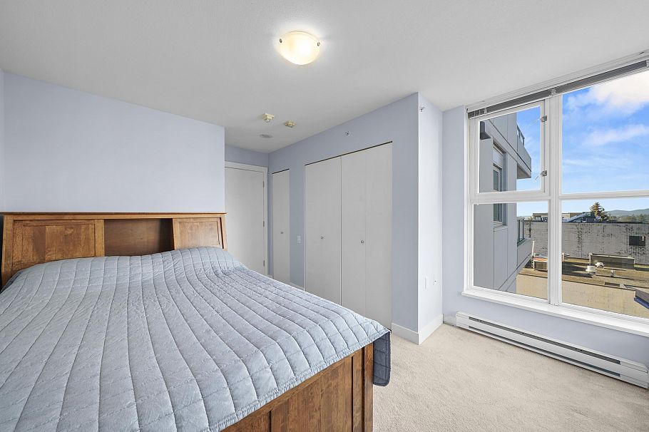 403 121 W 16th Street North Vancouver, BC - 25