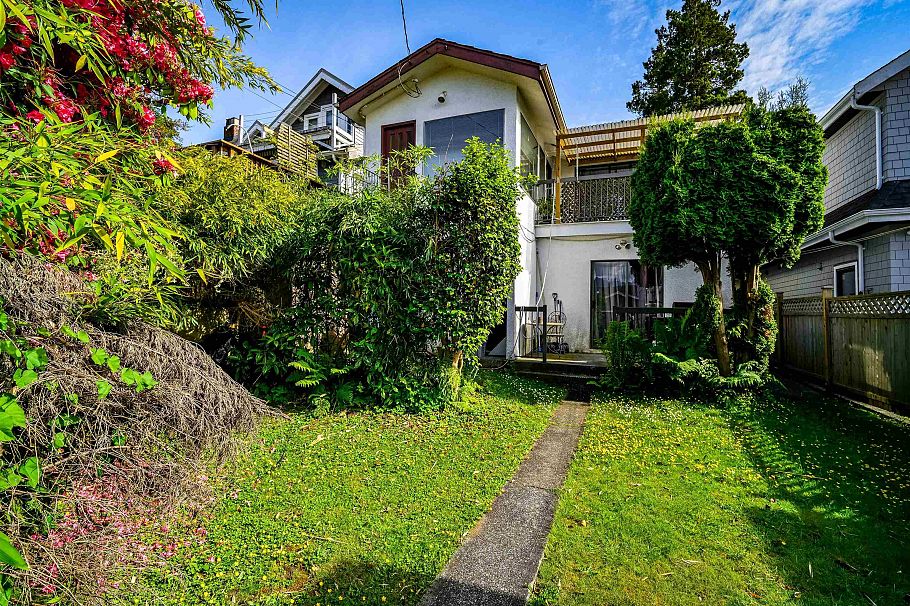 3439 Dundas Street Vancouver, BC - 5