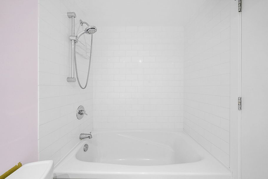 403 121 W 16th Street North Vancouver, BC - 27