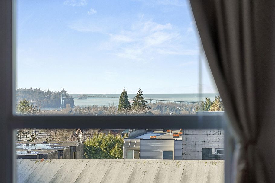 403 121 W 16th Street North Vancouver, BC - 4