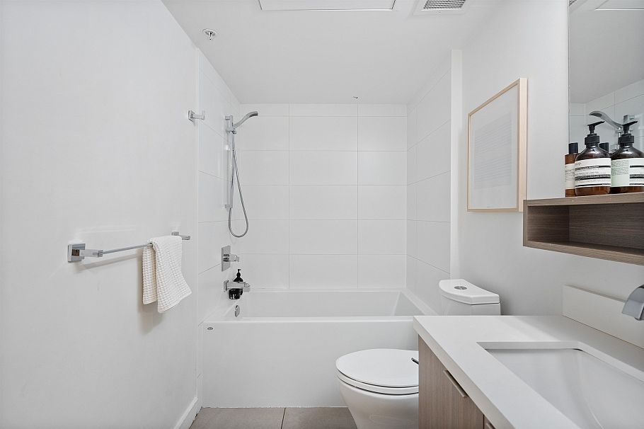 355 E 16th Avenue Vancouver, BC - 18