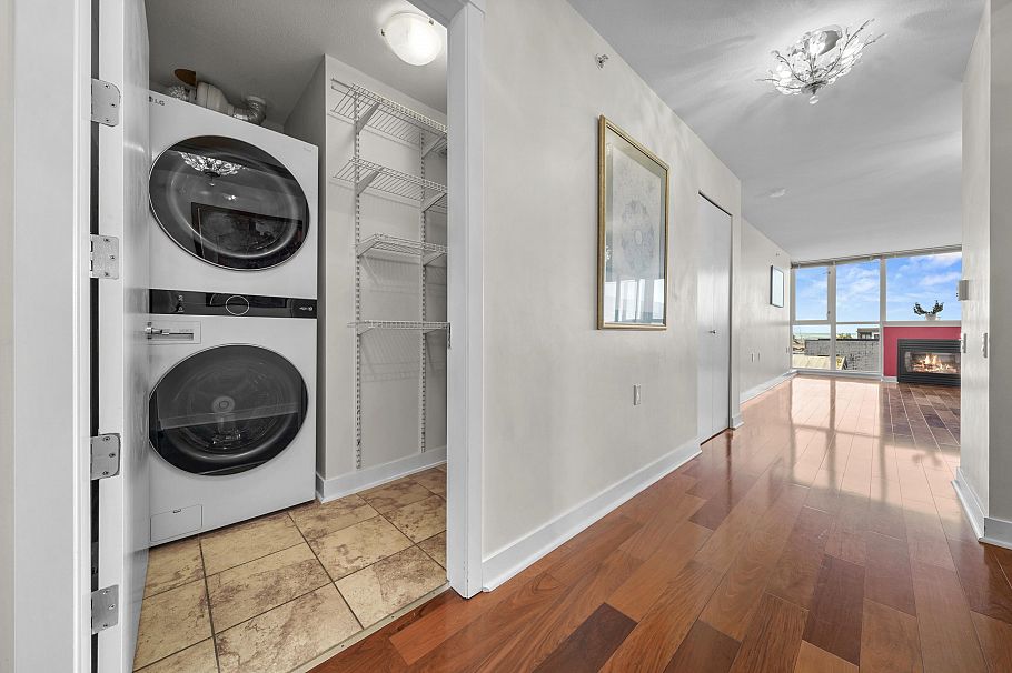 403 121 W 16th Street North Vancouver, BC - 30