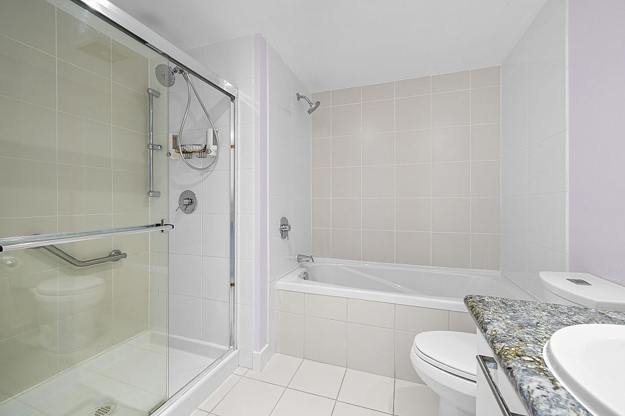 403 121 W 16th Street North Vancouver, BC - 22