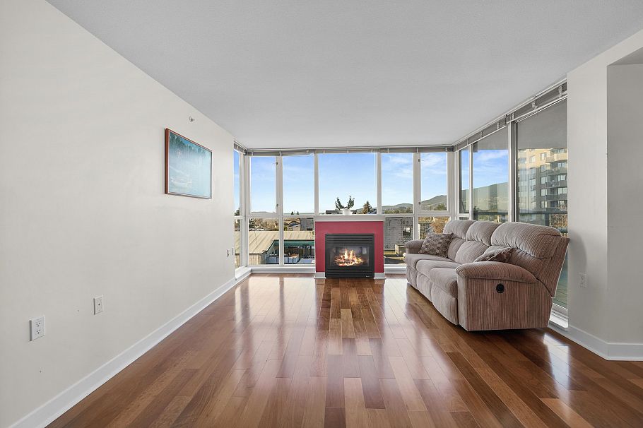 403 121 W 16th Street North Vancouver, BC - 5