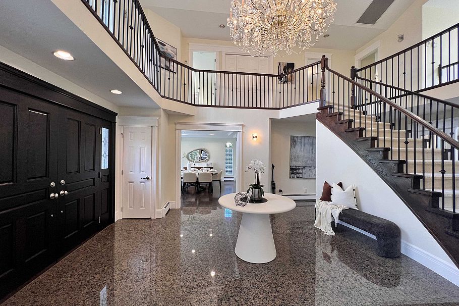 2508 W 34th Avenue Vancouver, BC - 2