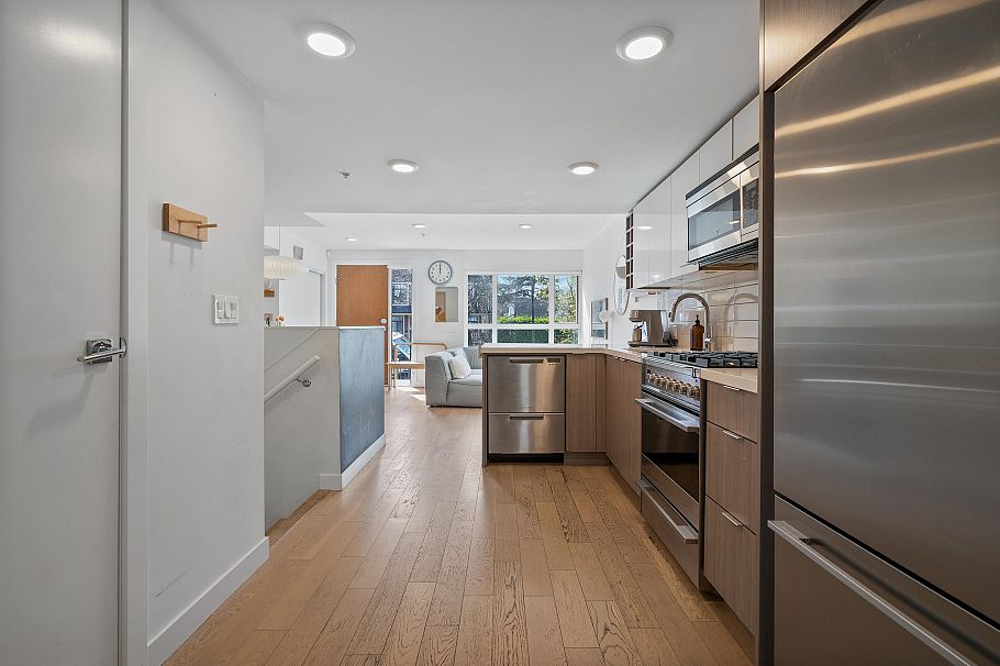 355 E 16th Avenue Vancouver, BC - 14