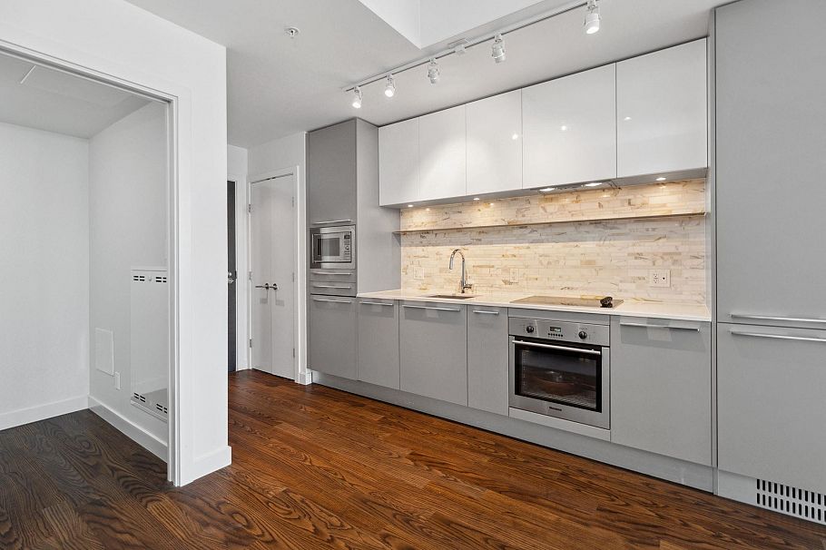 3003 8131 Nunavut Lane Vancouver, BC - 4