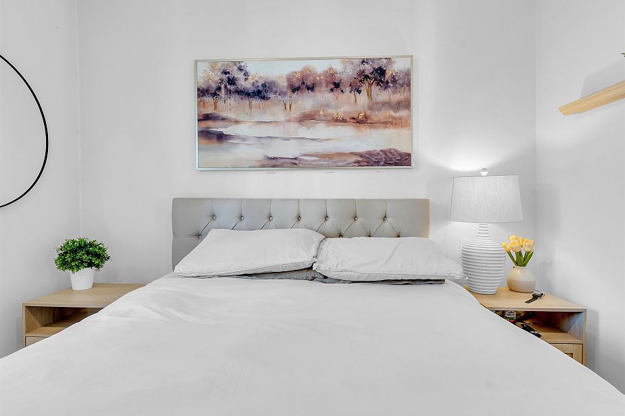 605 1180 Broughton Street Vancouver, BC - 2