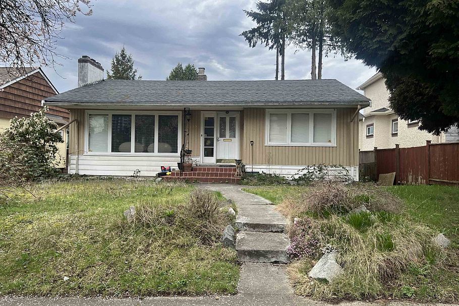 438 W 45th Avenue Vancouver, BC - 1