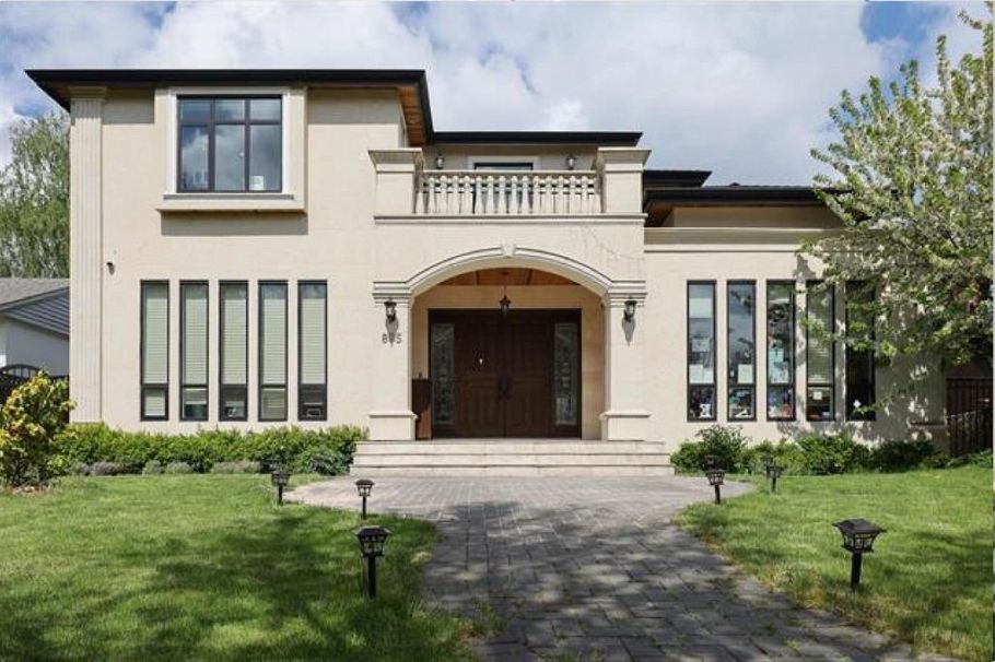 875 W 38th Avenue Vancouver, BC - 1