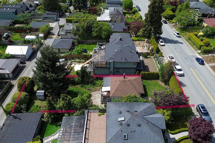 443 E 17th Street North Vancouver, BC - 2