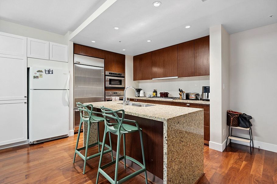 104 6080 Iona Drive Vancouver, BC - 9