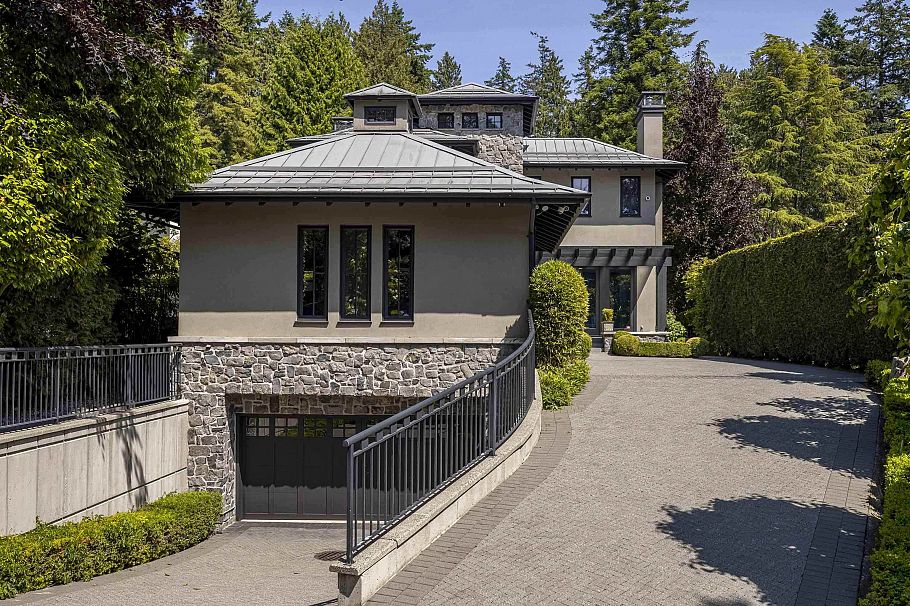 6448 Macdonald Street Vancouver, BC - 1