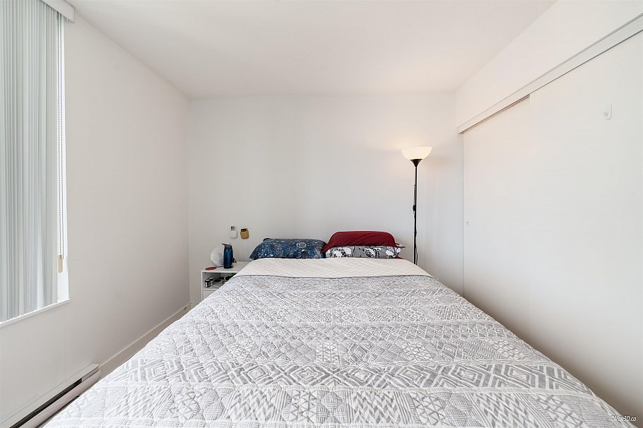 1701 1495 Richards Street Vancouver, BC - 17