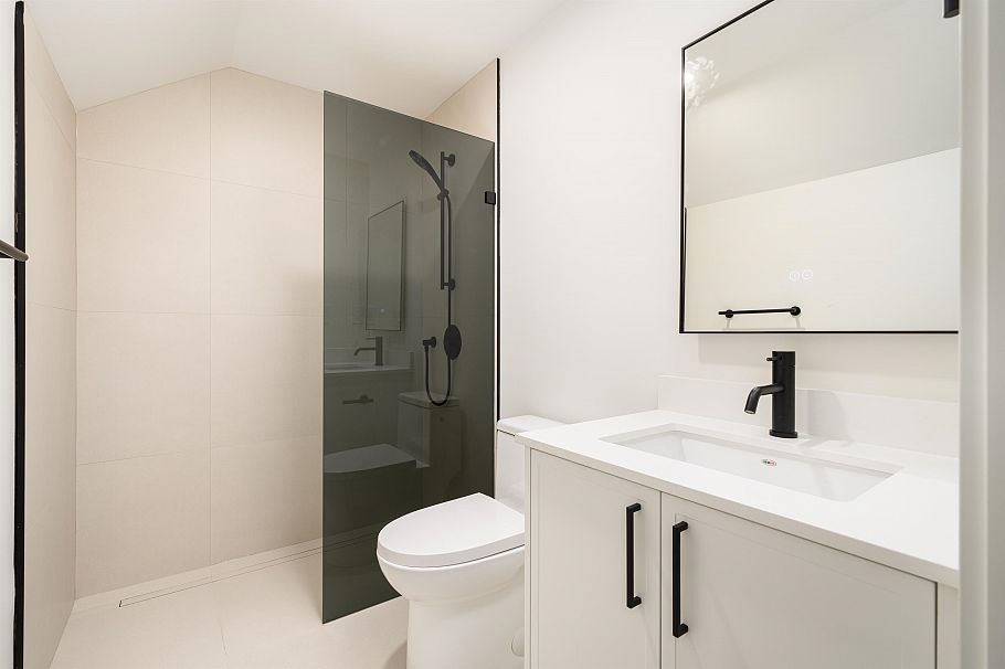 8088 Laurel Street Vancouver, BC - 18