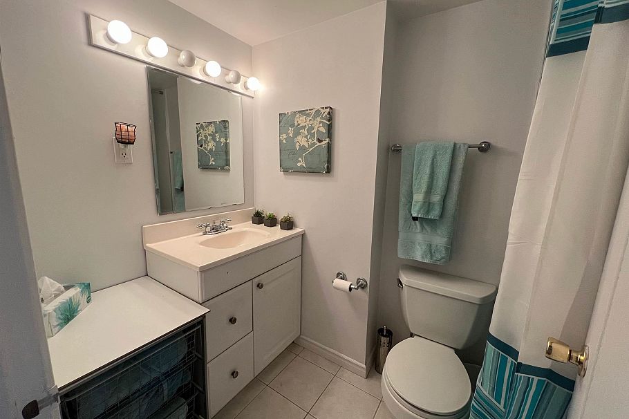 103 555 W 28th Street North Vancouver, BC - 13