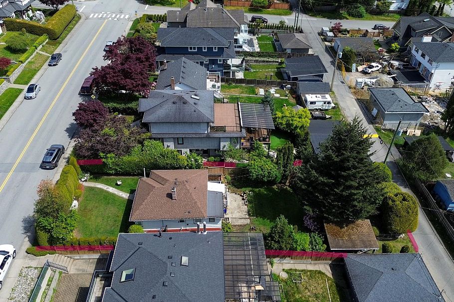 443 E 17th Street North Vancouver, BC - 4