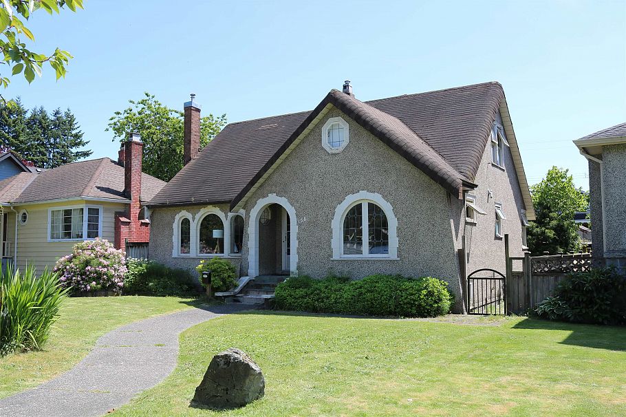 158 W King Edward Avenue Vancouver, BC - 2