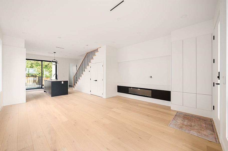 8088 Laurel Street Vancouver, BC - 2