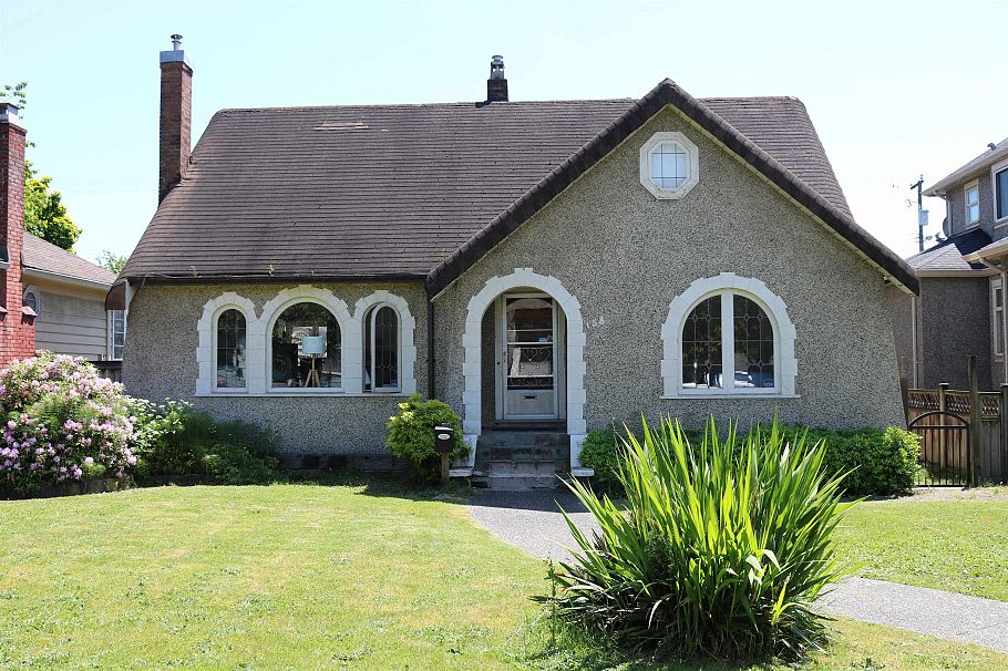 158 W King Edward Avenue Vancouver, BC - 1