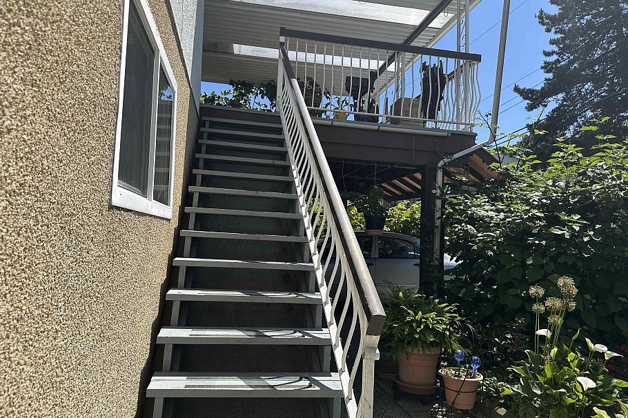 2698 Ward Street Vancouver, BC - 5