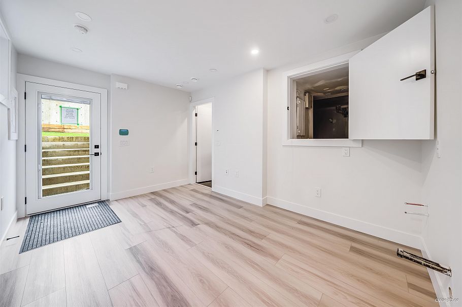 4318 Nanaimo Street Vancouver, BC - 25