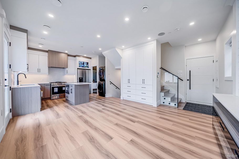 4318 Nanaimo Street Vancouver, BC - 5