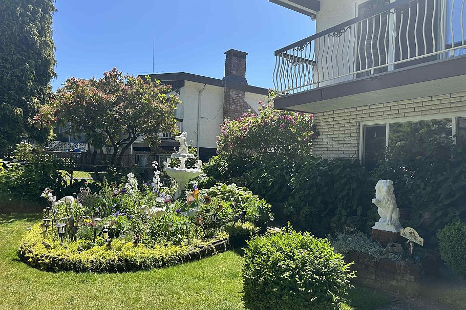 2698 Ward Street Vancouver, BC - 2