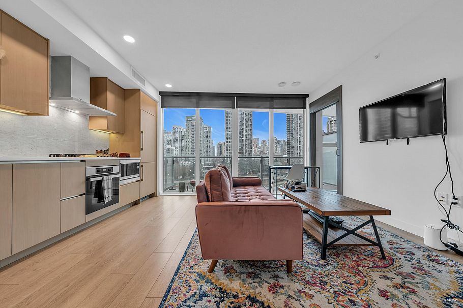 704 89 Nelson Street Vancouver, BC - 4