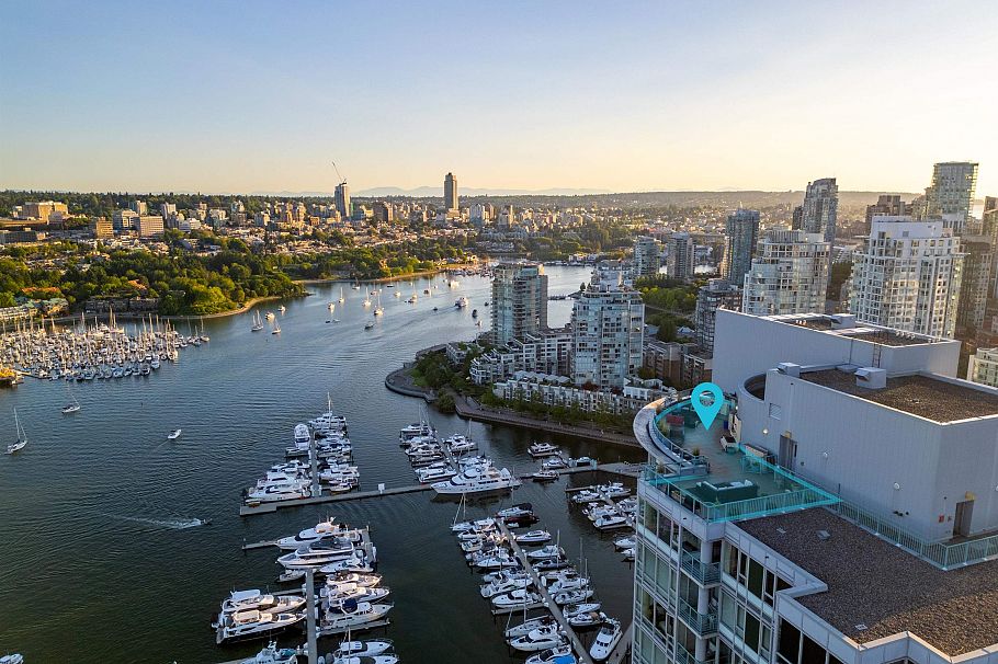 3903 1033 Marinaside Crescent Vancouver, BC - 2