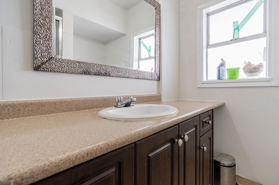 882 E 63rd Avenue Vancouver, BC - 10