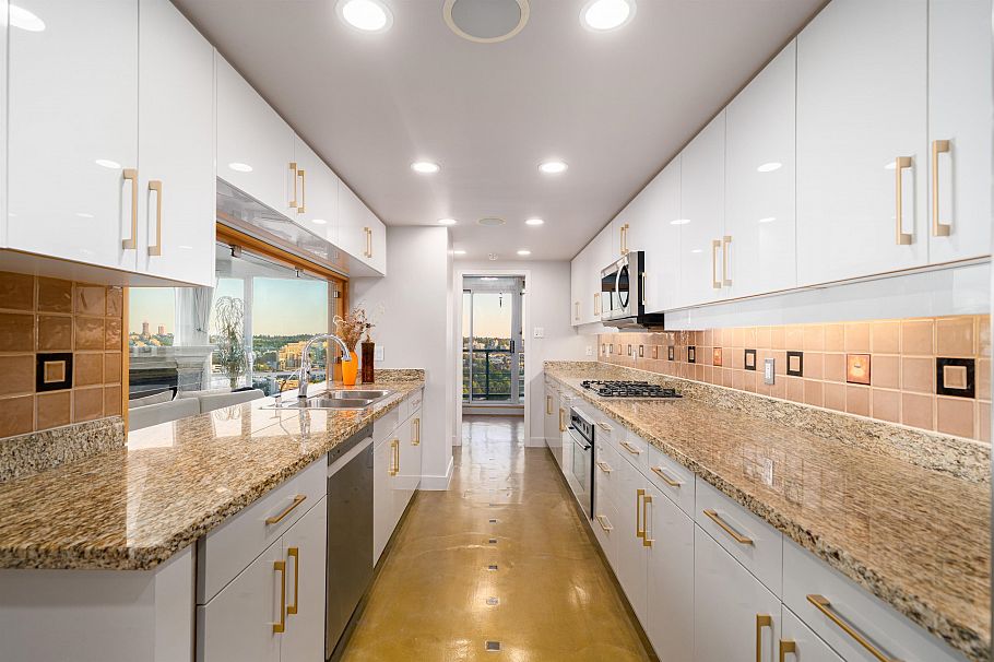 3903 1033 Marinaside Crescent Vancouver, BC - 11