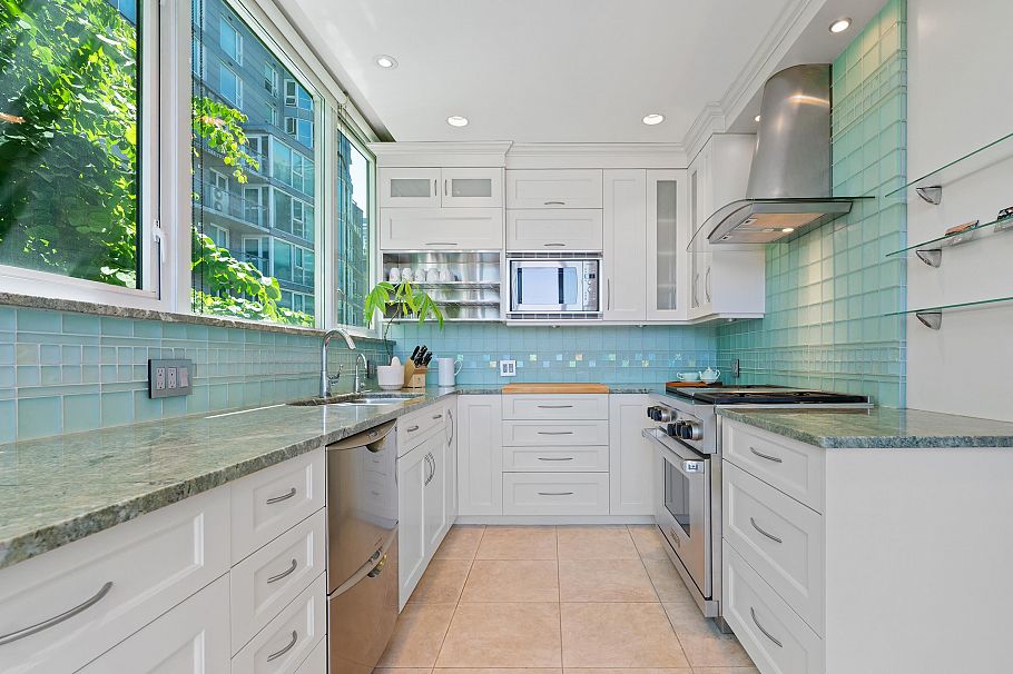 L302 1550 Coal Harbour Quay Vancouver, BC - 13