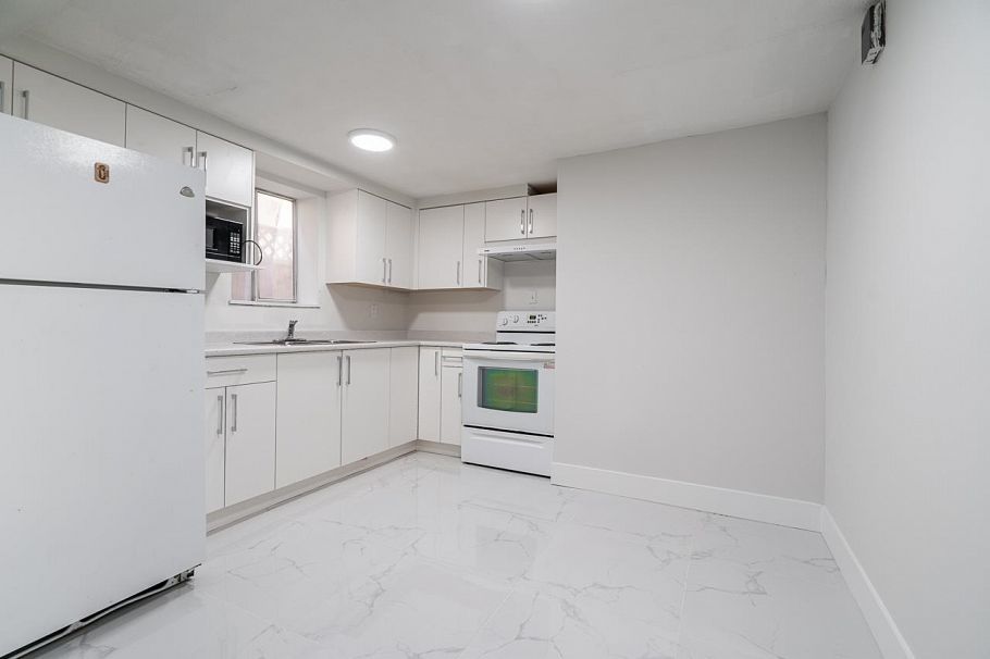 882 E 63rd Avenue Vancouver, BC - 14