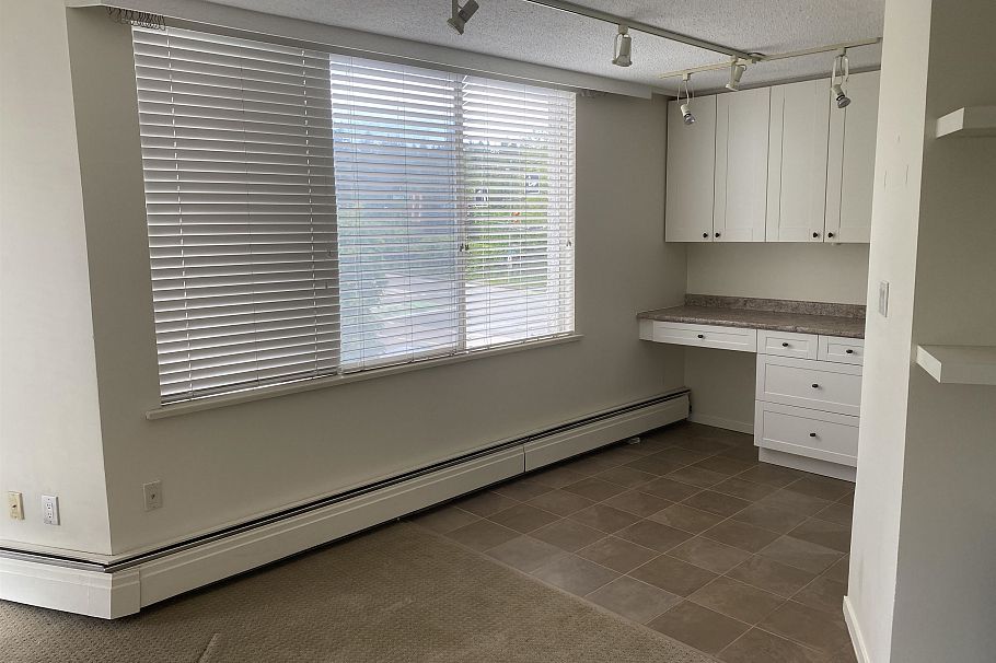 202 4691 W 10th Avenue Vancouver, BC - 5