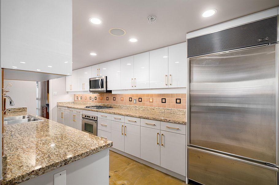 3903 1033 Marinaside Crescent Vancouver, BC - 10