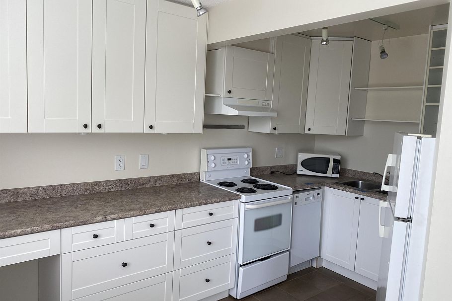 202 4691 W 10th Avenue Vancouver, BC - 4