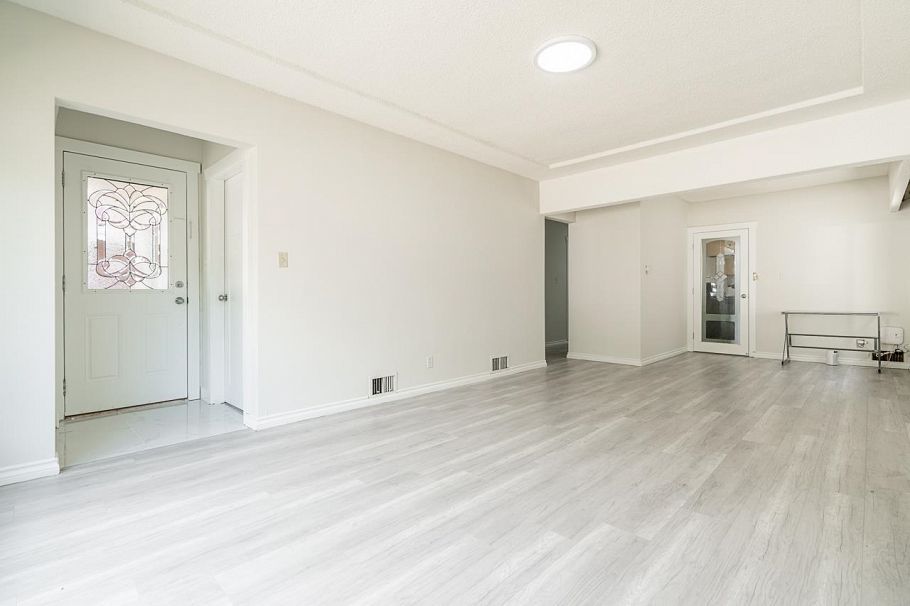 882 E 63rd Avenue Vancouver, BC - 3